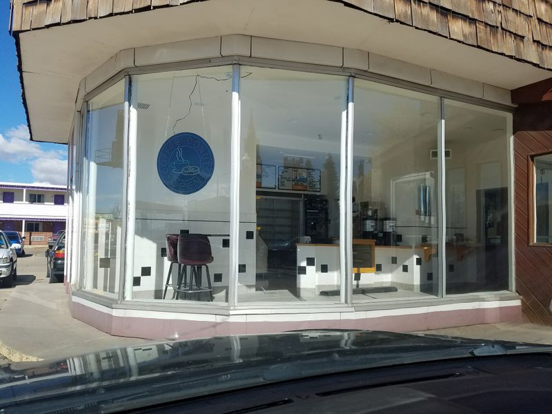 19 Small-Town Coffee-and-Donut Counters Across America That Still Open Before Sunrise 21 Daylight Donuts - Laramie, Wyoming