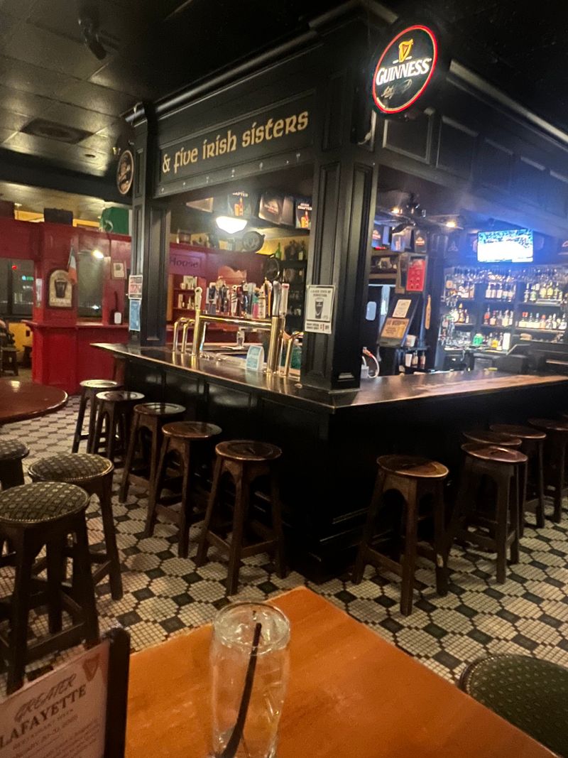 Practical Info: Hours, Location, Vibe