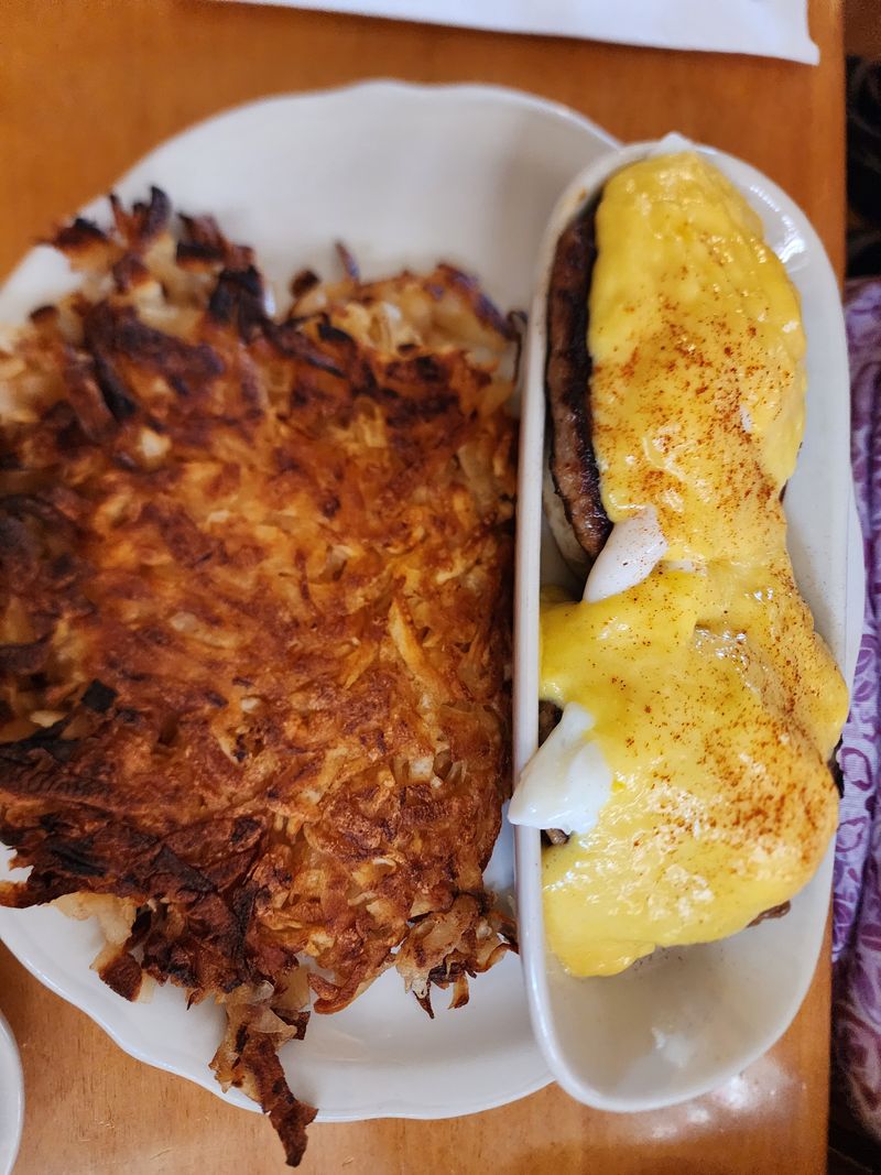 This Pancake House Flips Cakes Bigger Than the Plate—and Food Lovers Love It 8 Eggs Michael Favorite