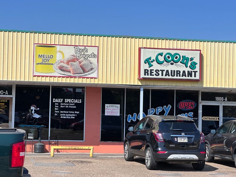 19 Plate Lunch Spots Across America Where the Daily Special Sells Out Before 1 PM 16 T-Coon's Restaurant - Lafayette, Louisiana