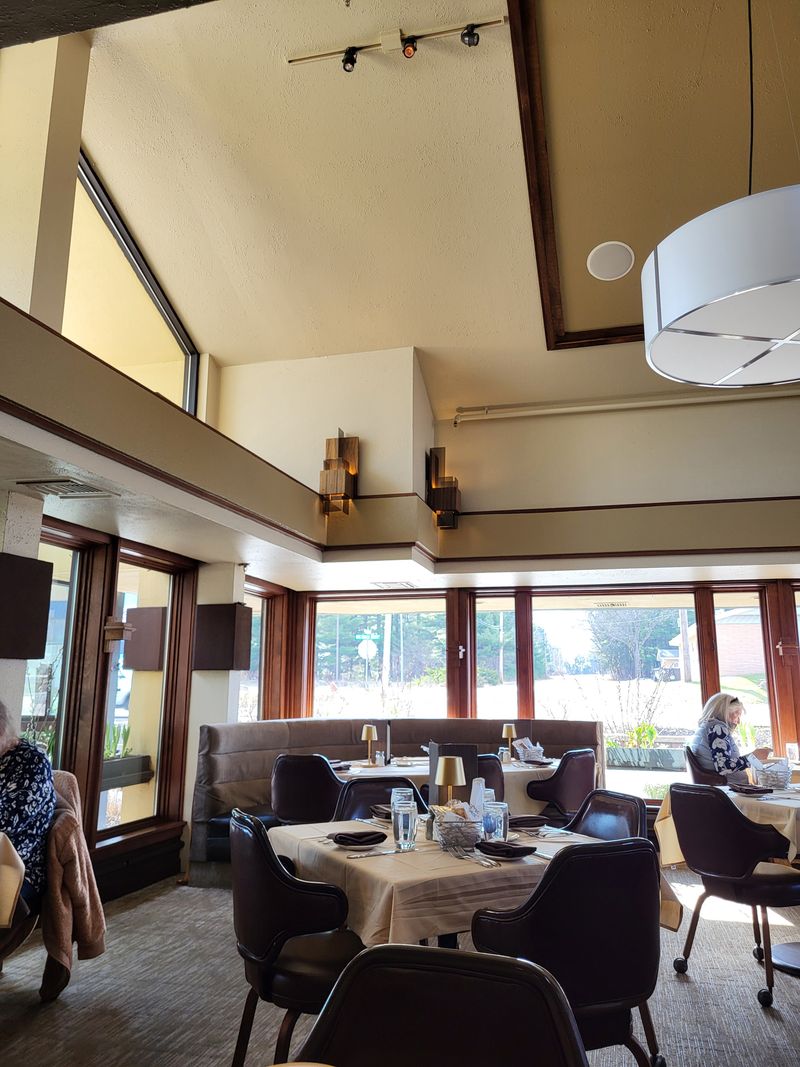 This Wisconsin Supper Club Serves Prime Rib So Tender It Barely Needs a Knife 15 Service That Sets the Tone