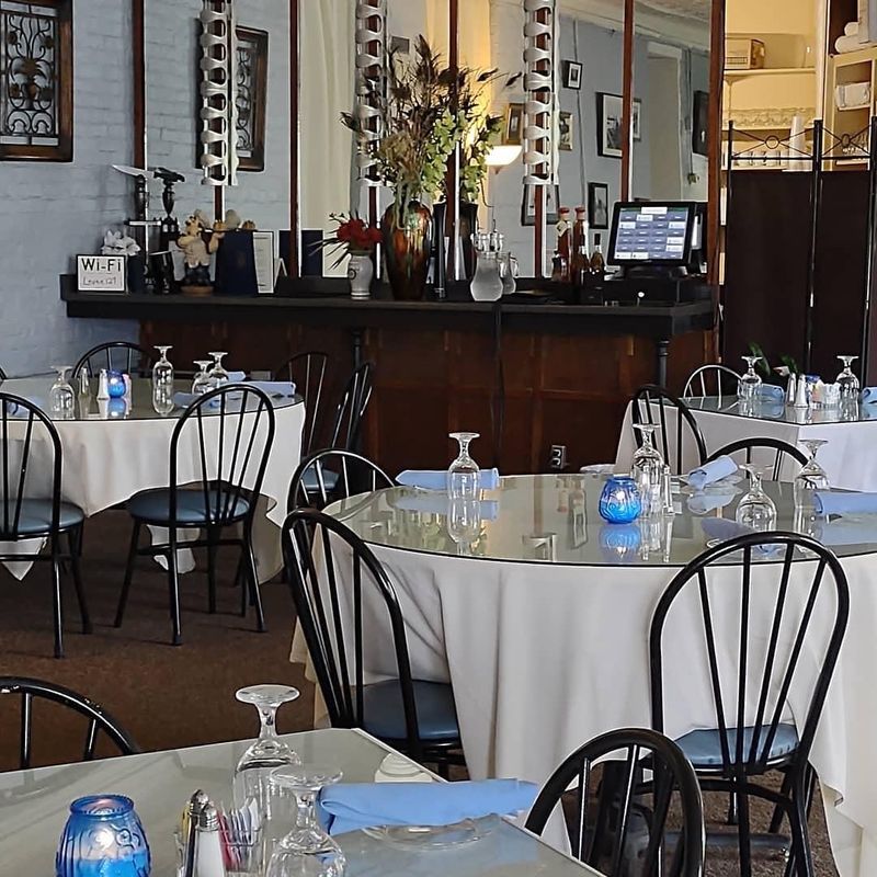 This Ohio Riverfront Bistro Serves Lobster Mac ’N’ Cheese Locals Say Is Worth The Drive To The Riverfront 18 Service With Personality