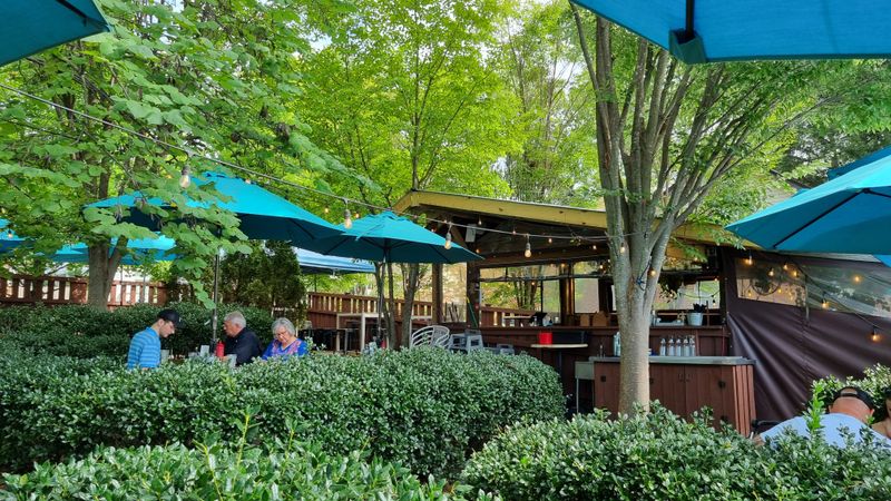 This Tennessee Griddle Spot Serves Smashburgers Locals Say Beat Any Chain 16 Outdoor Seating That Welcomes Pets