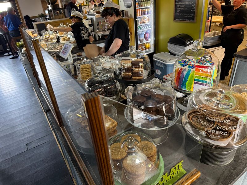 Ambiance: Bright, Casual, Welcoming