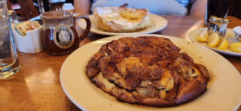 This Minnesota Pancake House Flips Cakes Bigger Than The Plate 18 Top Picks For First Timers