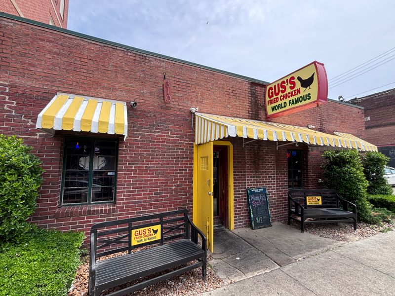 I Drove Across America to Taste 19 Fried Chicken Sandwiches, and 5 Had the Perfect Crunch 8 Gus's World Famous Fried Chicken - Memphis, Tennessee