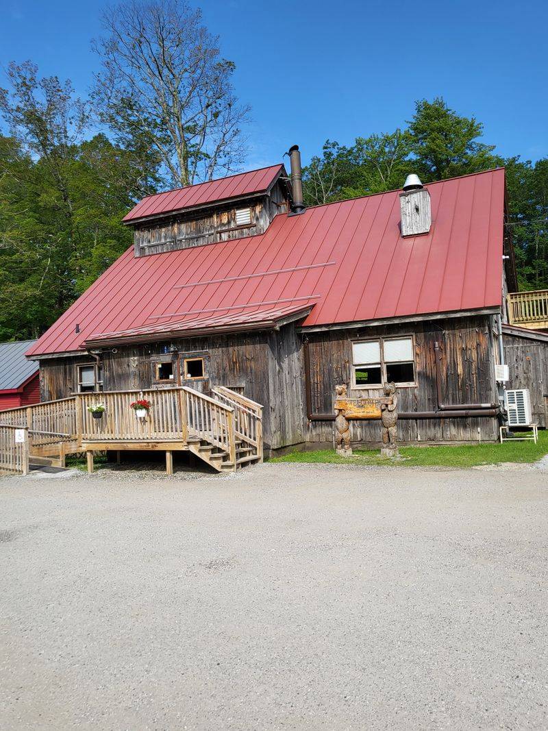 This Vermont Log-Cabin Diner Serves Maple-Glazed Bacon And Fluffy Pancakes That Make Every Morning Feel Like a Ski Weekend Treat 20 Plan Your Visit Details