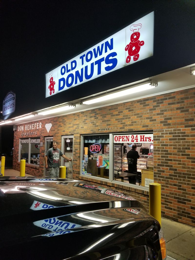 23 Classic American Bakeries Still Making Donuts the Way Grandpa Remembered 15 Old Town Donuts