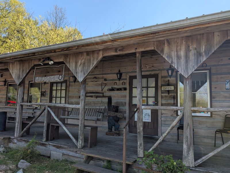 11 Tennessee Catfish Houses Serving Golden Fillets Locals Plan Fridays Around 16 Granny Fishes' House - Wartrace, Tennessee