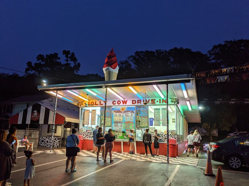 Evening Line Ritual And Local Vibes