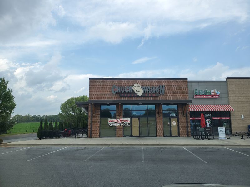 13 Alabama BBQ Buffets Where Smoky Ribs And Banana Pudding Share The Spotlight 15 Chuck Wagon BBQ - Madison, Alabama