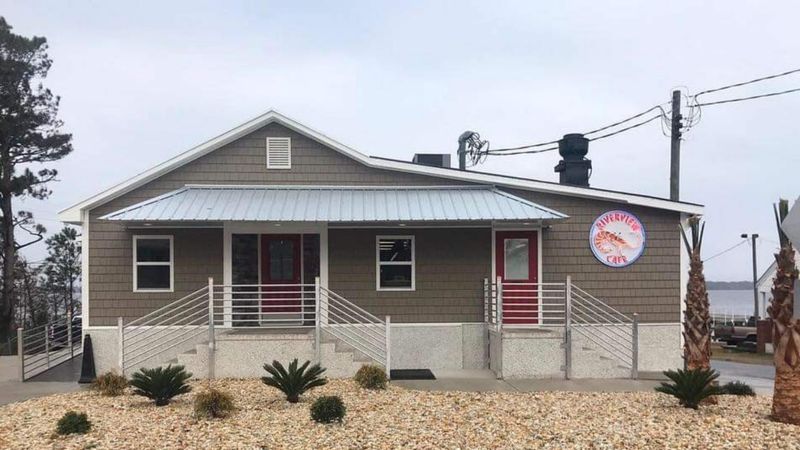 11 North Carolina Seafood Counters Where Hushpuppies Steal The Spotlight 14 Riverview Café – Sneads Ferry, NC