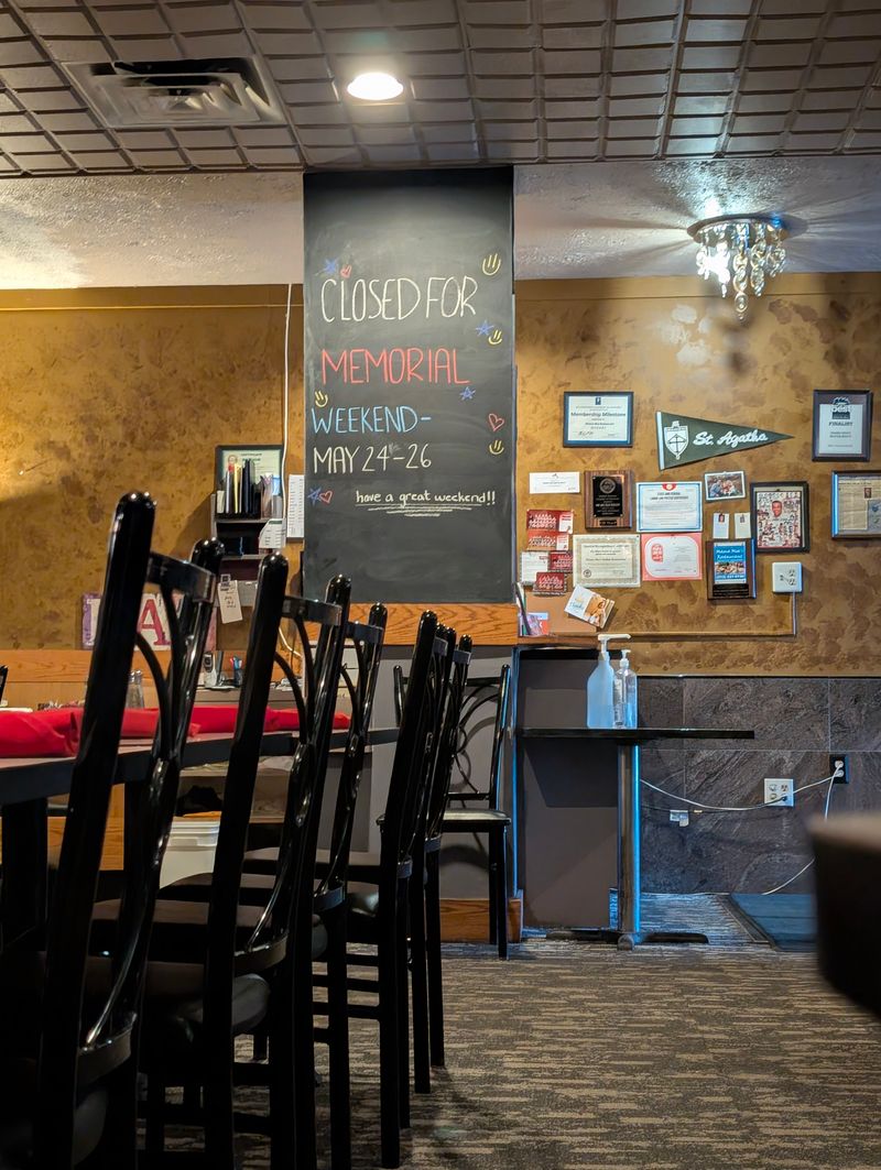 12 Michigan Coney Islands Where Chili Dogs Never Go Out Of Style 16 Mama Mia Restaurant – Detroit, MI