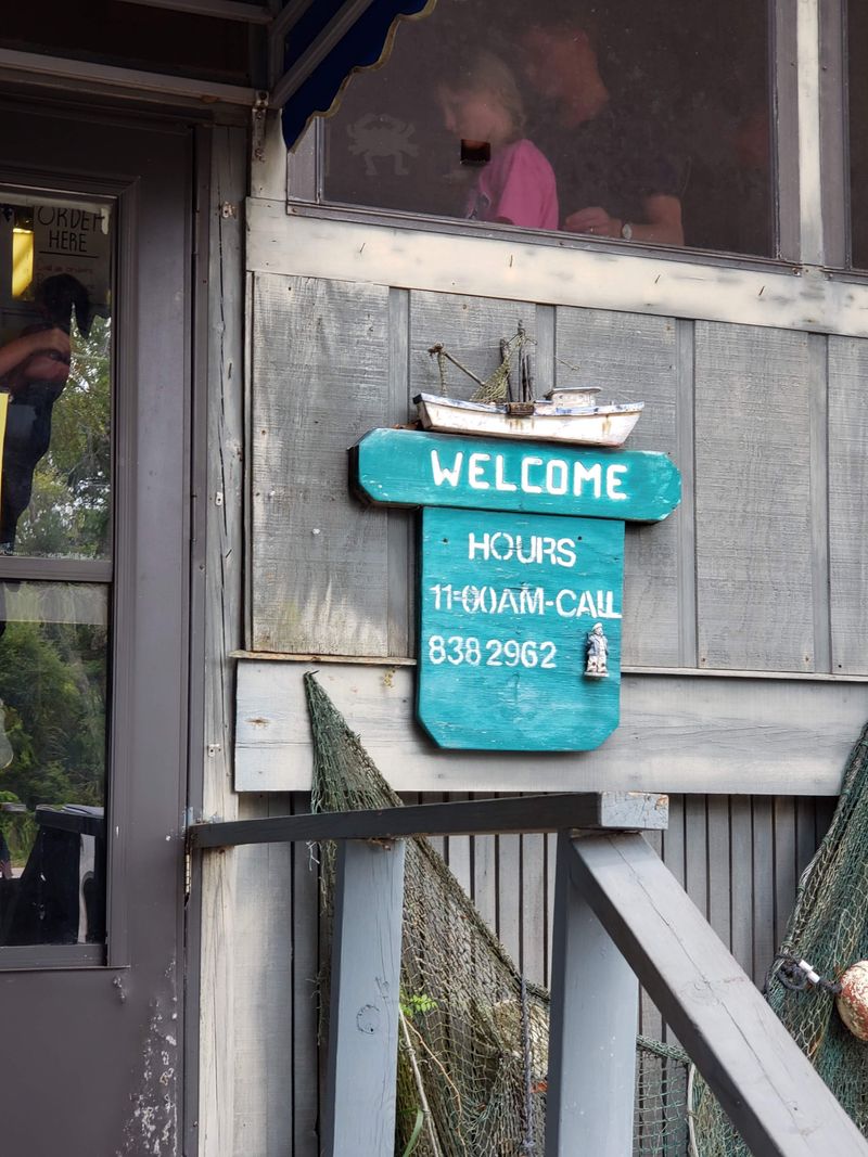This South Carolina Lowcountry Shack Serves Shrimp Burgers And Fried Baskets That Taste Like A Day On The Marsh 12 Limited Lunch Hours Strategy
