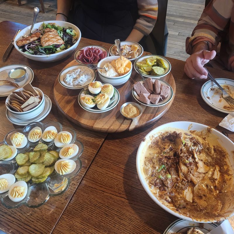 This Wisconsin Capitol-Square Tavern Serves Fried Cheese Curds And Brats That Taste Like Friday Night At A Supper Club 20 House-Made Sauces And Mustards