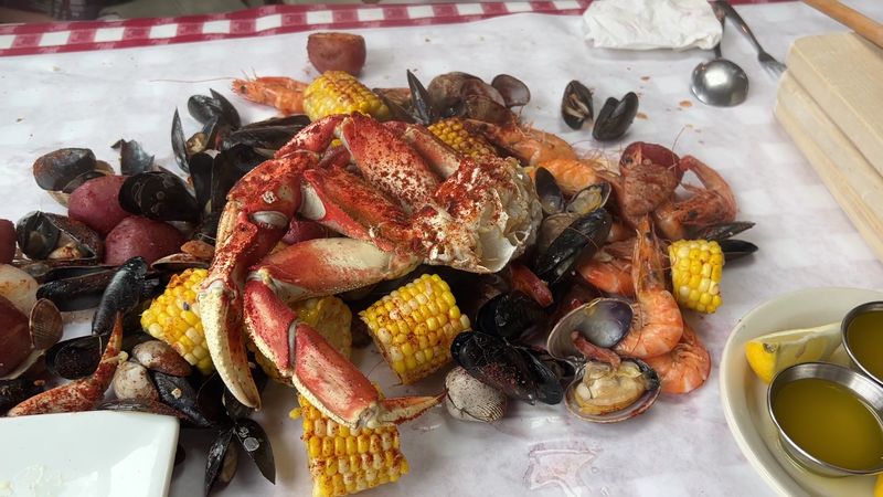 This Washington Waterfront Crab Shack Serves Seafeast Buckets Locals Say Are “Worth Any Detour To The Pier” 13 What Locals Say