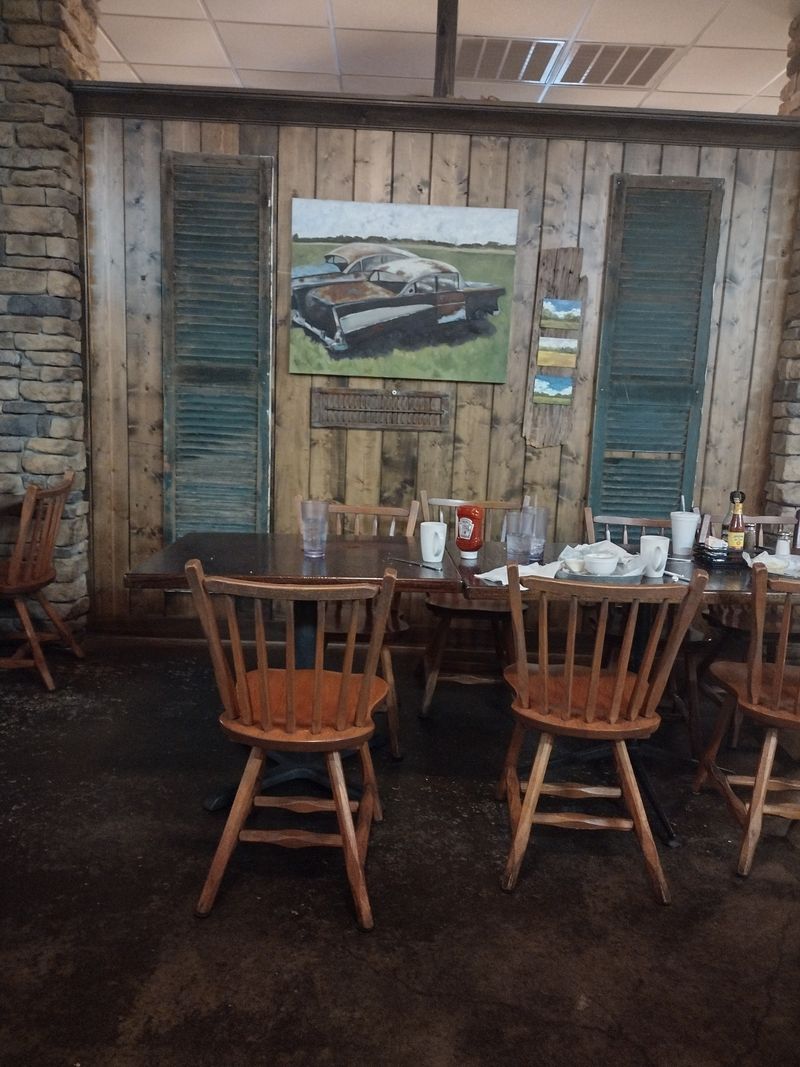 Relaxed Dining Room Atmosphere