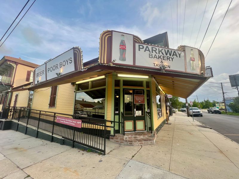 Neighborhood Vibes In Mid-City