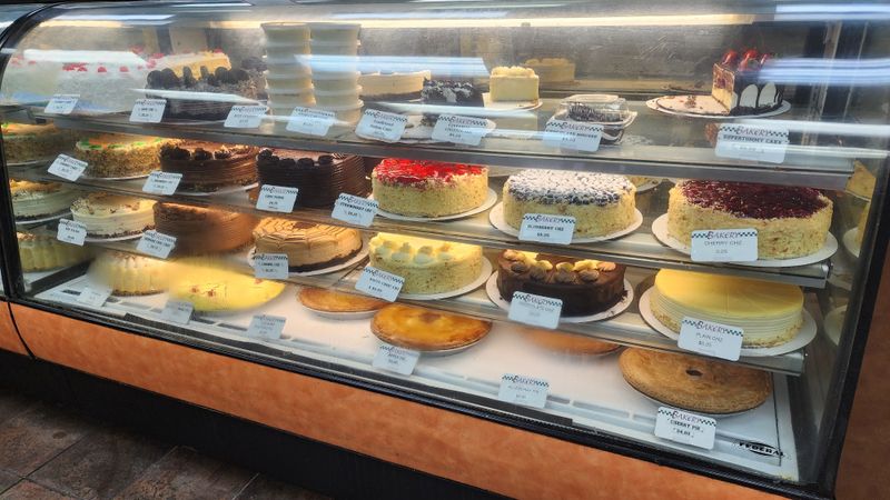 This Maryland Crab Cake Counter Has Locals Timing Their Visits Like A Ritual 15 Dessert Decisions After Crab