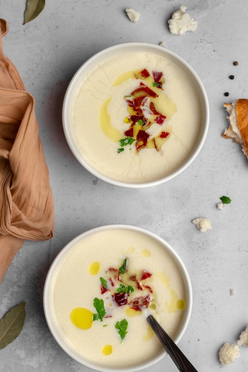 Creamy Cauliflower Soup with Crispy Bacon