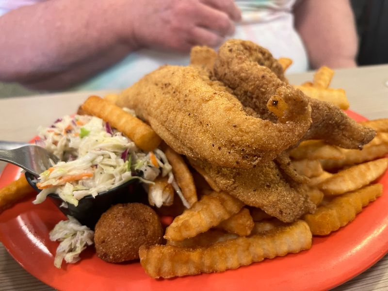 These Alabama Shrimp Baskets Taste Like Gulf Coast Memories 19 Shrimp Basket With Coleslaw Crunch
