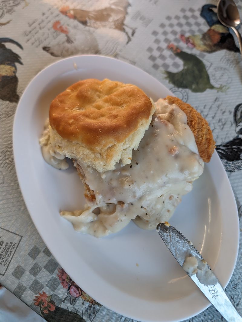 This Florida Biscuit Barn Serves Fluffy Biscuits And Sausage Gravy Locals Call the “Real Southern Deal” 7 Buttermilk Biscuit Flight With House Spreads