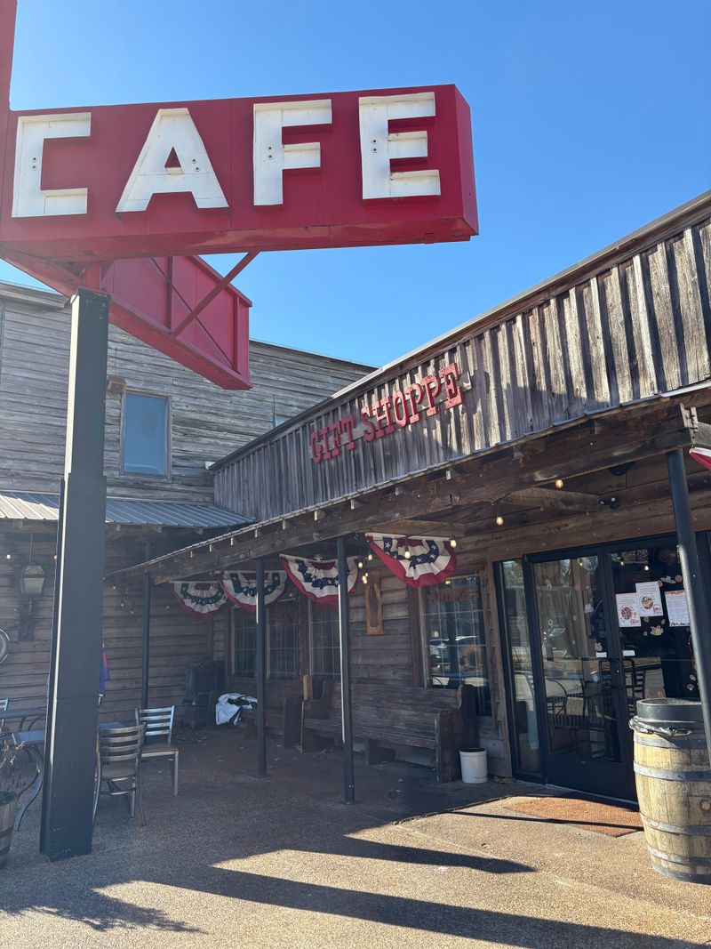 13 Tennessee Meat-and-Three Counters Where Locals Say Every Plate Feels Like Sunday 10 Brooks Shaw's Old Country Store - Jackson, Tennessee