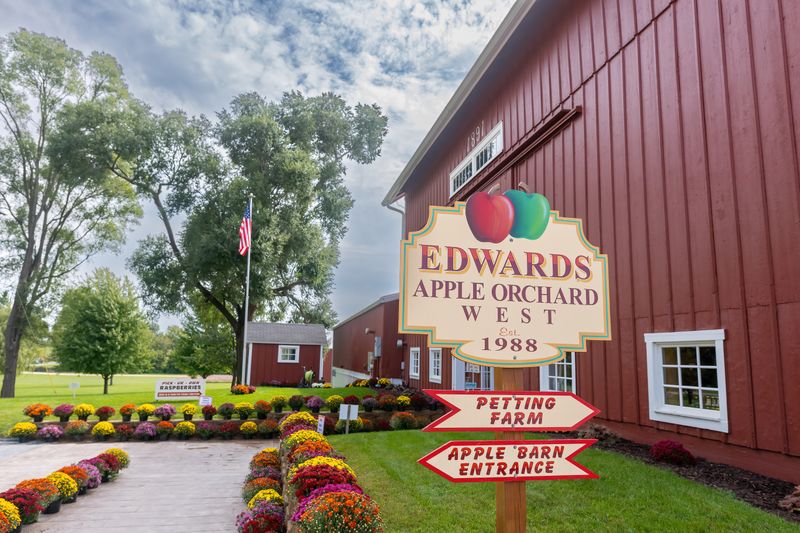Edwards Apple Orchard - Poplar Grove, Illinois