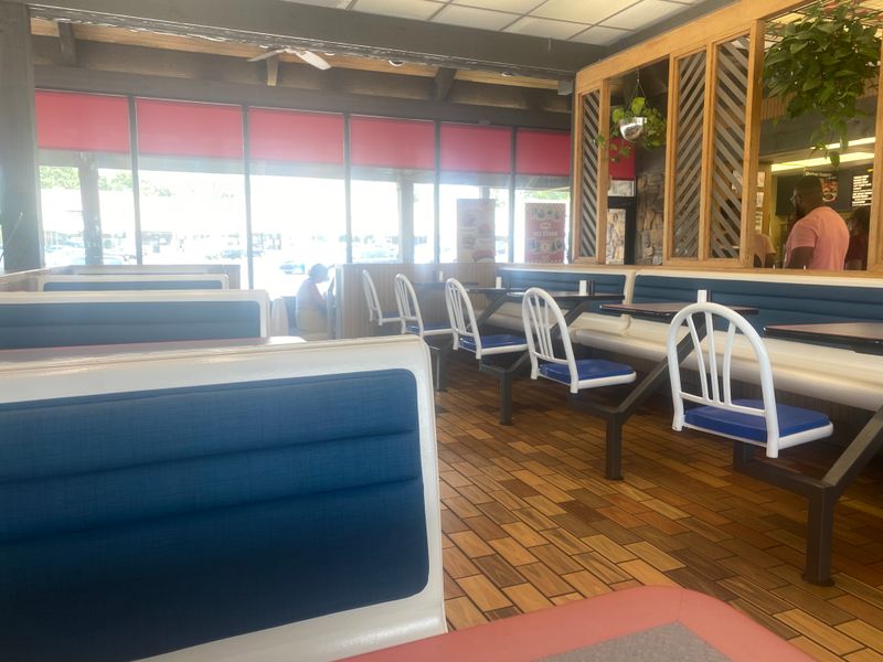 This South Carolina Burger Stand Feels Frozen In Time – And That’s Exactly Why It Works 16 Late-Afternoon Snack Stop