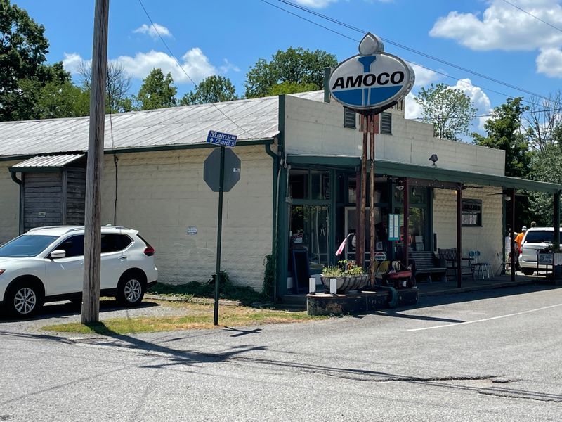 13 Tennessee Meat-and-Three Counters Where Locals Say Every Plate Feels Like Sunday 17 Miller's Grocery A Country Cafe - Christiana, Tennessee