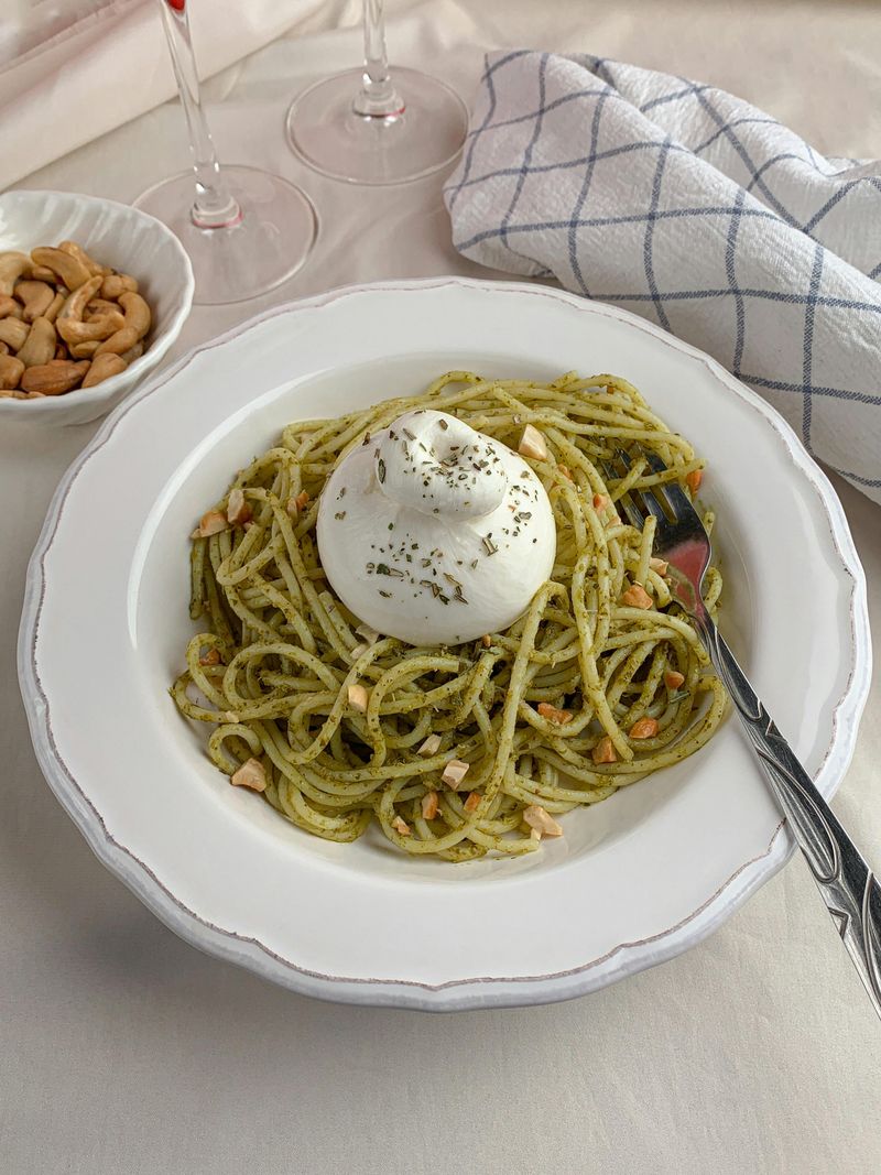From Fresh Italian Classics to Indulgent Desserts – The Ultimate Comfort-Food Feast You’ll Want to Try Tonight 18 Creamy Pesto Spaghetti with Burrata