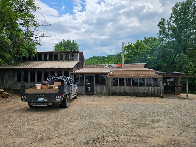 11 Oklahoma Burnt-End Counters Where The Bark And Smoke Speak For Themselves 15 Wild Horse Mountain BBQ – Sallisaw, OK