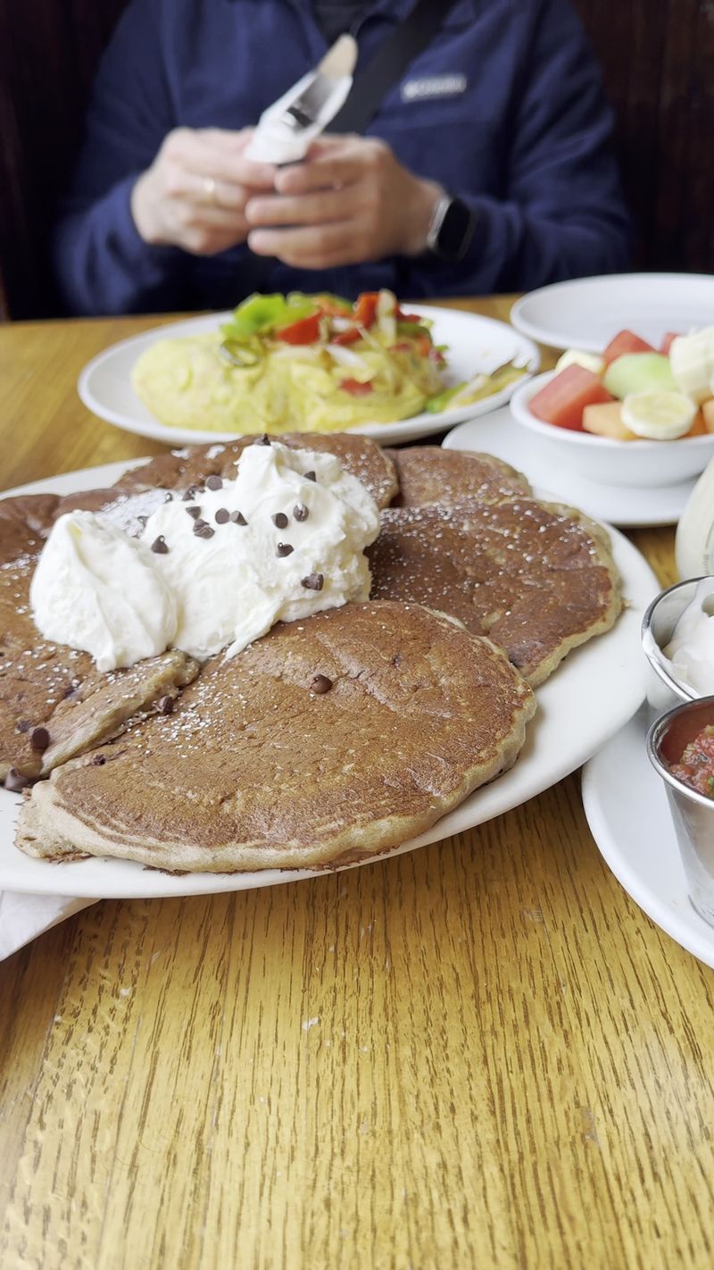This Minnesota Pancake House Flips Cakes Bigger Than The Plate 10 Banana Pancakes With Nostalgia