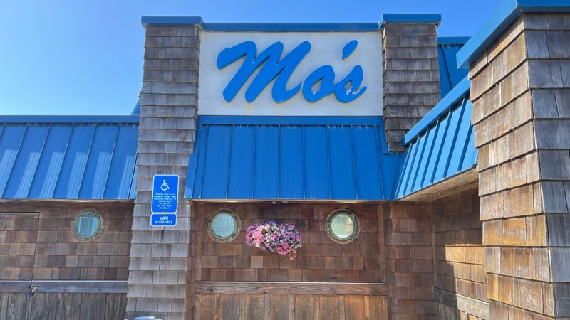 Mo's Seafood & Chowder - Tolovana Park, Oregon