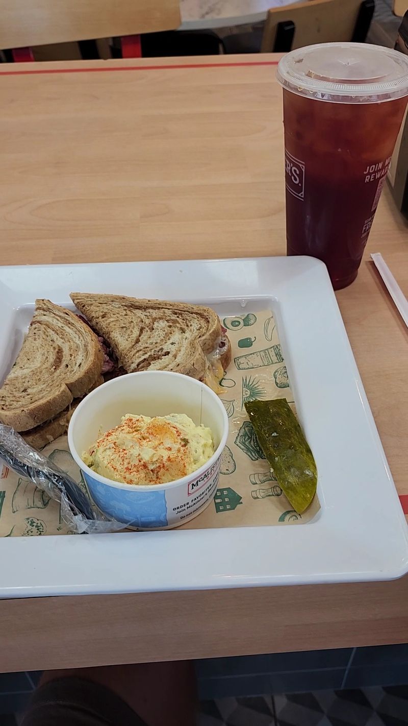 21 Comfort-Food Cafes Across America Where the Mac and Cheese Comes Out Bubbling Hot 21 McAlister's Deli - Ridgeland, Mississippi