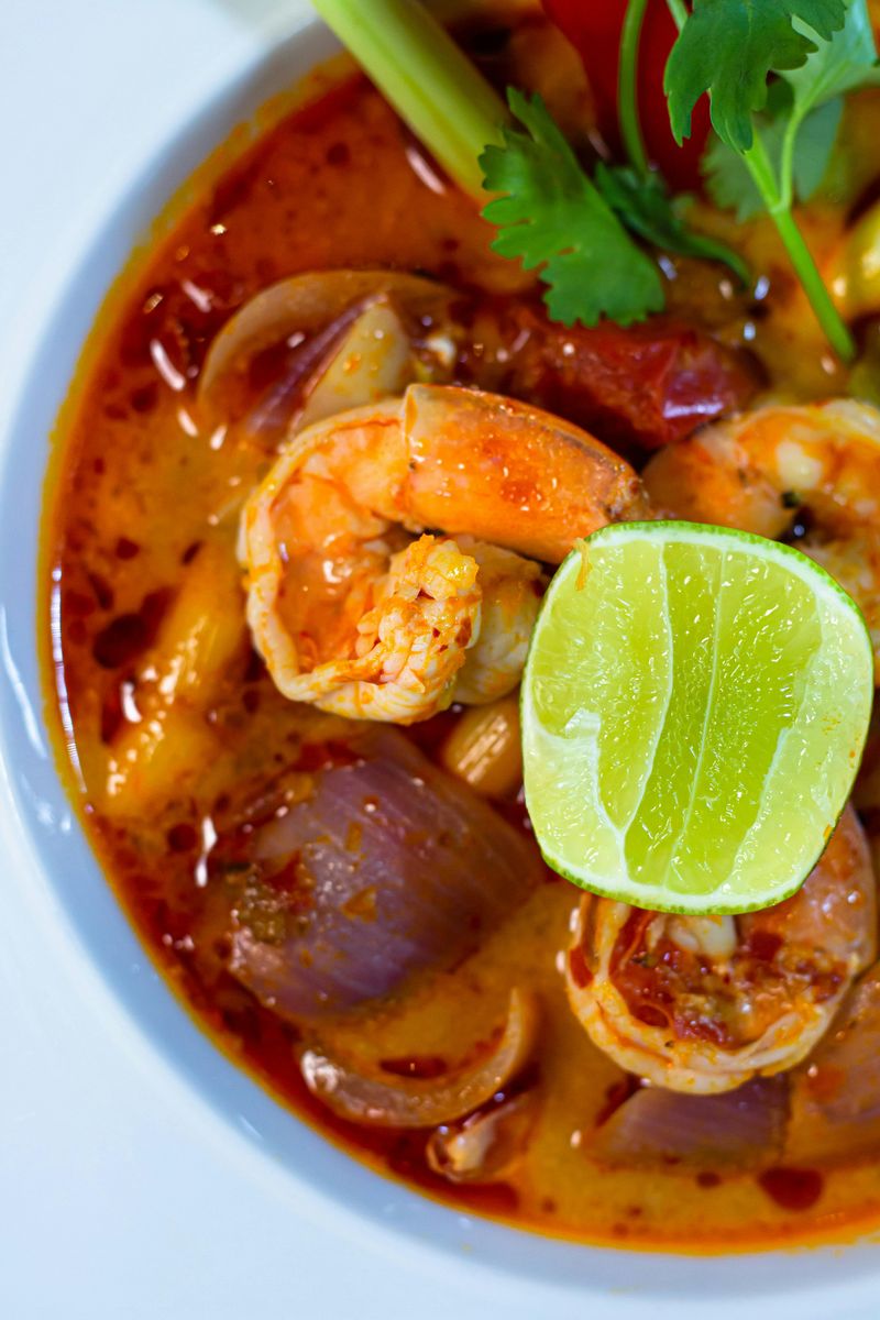 10 Chinese Restaurant Staples Nutritionists Secretly Approve Of 8 Hot and Sour Soup