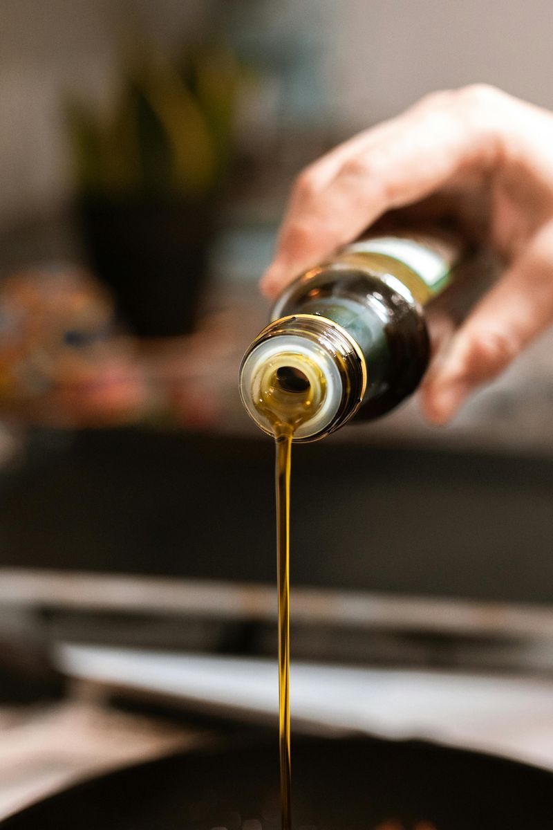 16 Foods That Used to Be Everyday Staples, Not Lifestyle Choices 20 Cooking oil bottle