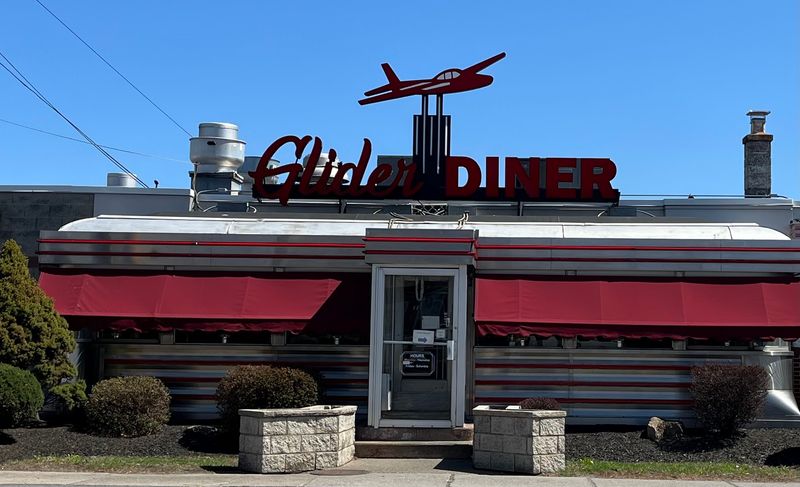 13 Pennsylvania Diners Where The Retro Vibe Never Went Away 10 Glider Diner - Scranton, Pennsylvania