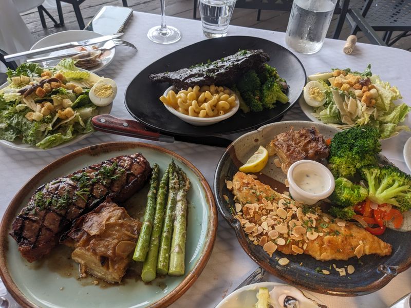 Lord Fletcher's Old Lake Lodge - Spring Park, Minnesota