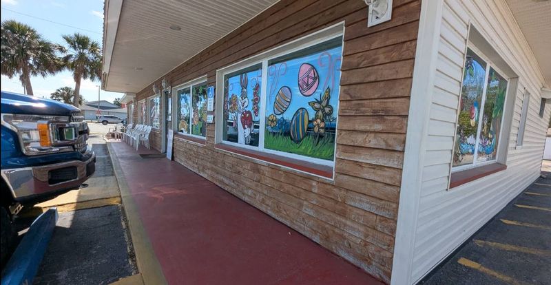 This Florida Biscuit Barn Serves Fluffy Biscuits And Sausage Gravy Locals Call the “Real Southern Deal” 21 Insider Tips: Hours, Value, And Vibe