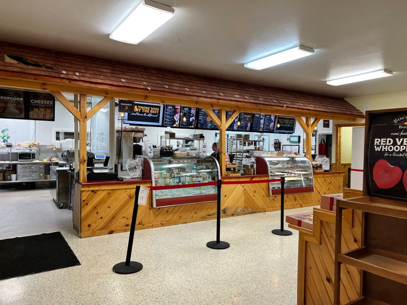 People Cross Indiana Just To Try The Cinnamon Rolls At This Roadside Bakery 7 Best Time To Visit