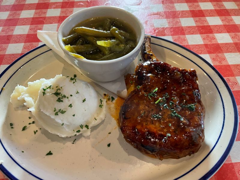 This Louisiana Steakhouse Serves Massive Porterhouse Steaks Locals Say Are Worth Sharing 11 Hot Sizzle, Cool Confidence
