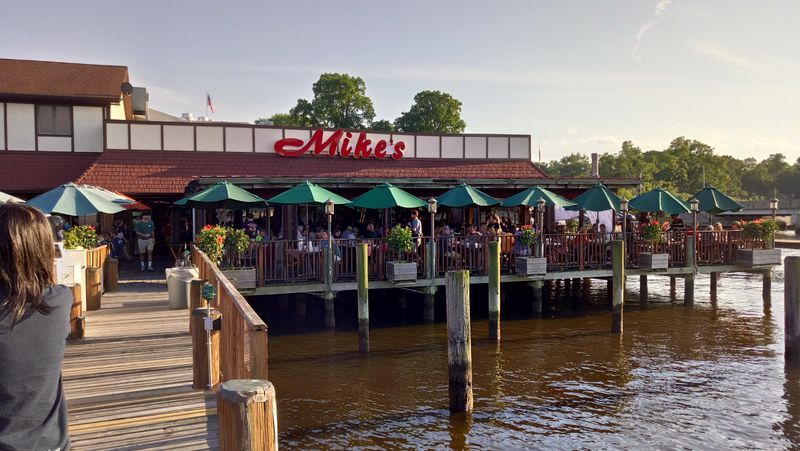 Mike's Restaurant & Crabhouse - Riva, Maryland