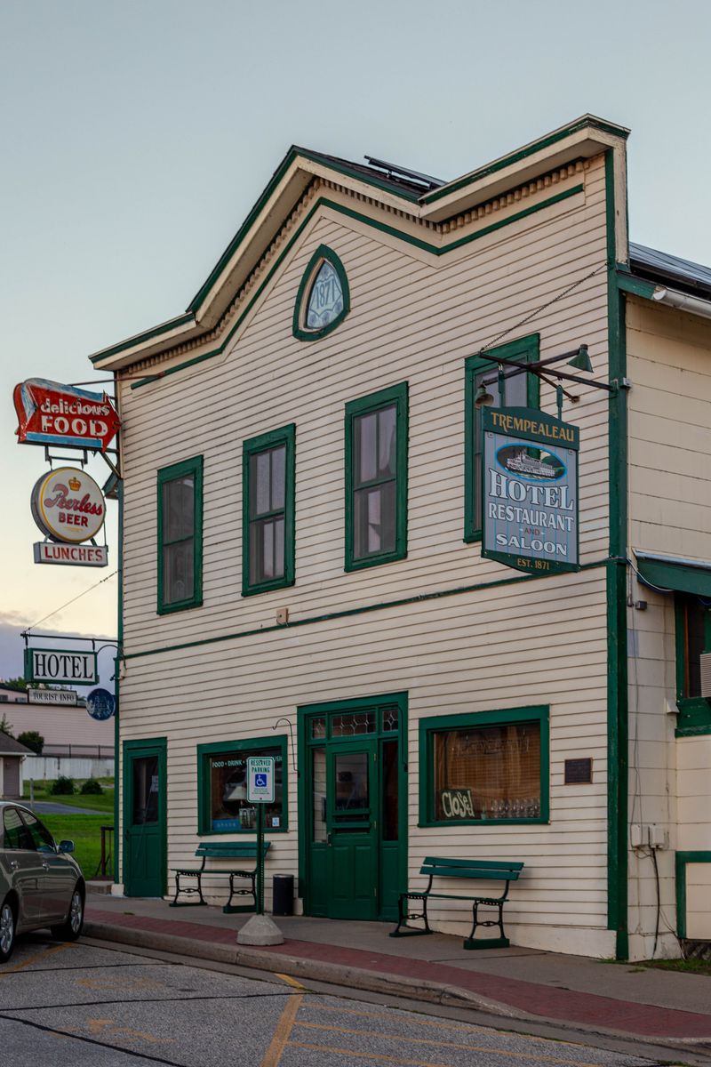 14 Midwest Town Squares Where Cafés And Corner Shops Turn Saturdays Into Rituals 7 Trempealeau Hotel, Restaurant and Saloon - Trempealeau, Wisconsin