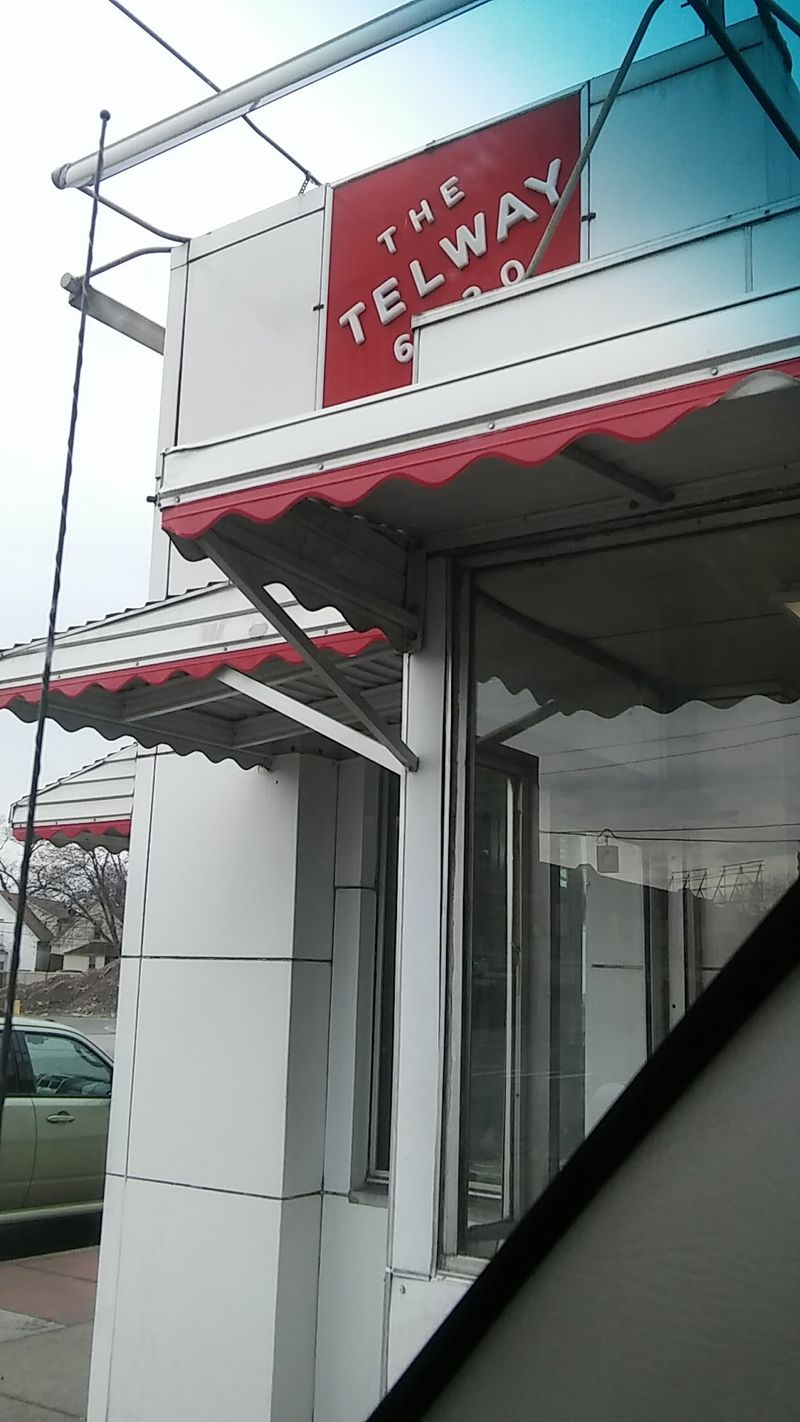 This Detroit Burger Joint Serves Slider Burgers Locals Say Haven’t Changed In Decades 15 Onions Doing The Heavy Lifting