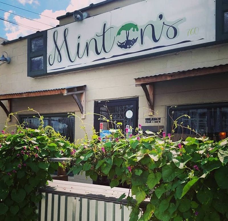 11 Kentucky Biscuits-and-Gravy Stops That Locals Say Start The Morning Right Every Time 16 Minton's - Lexington, Kentucky