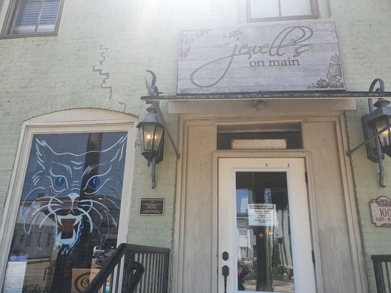 14 Kentucky Biscuit Windows Locals Call Their Morning Salvation 12 Jewells On Main – Warsaw, KY