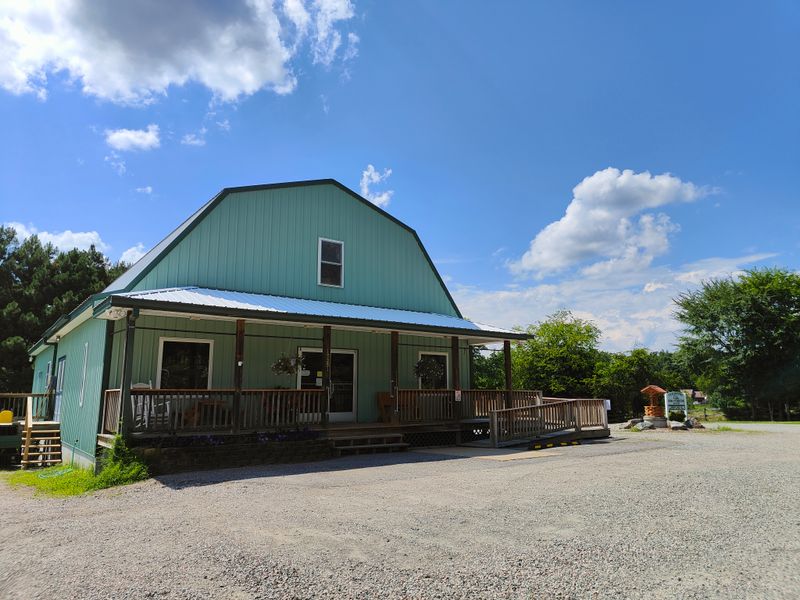 Country Food and Furniture - Amelia Court House, Virginia