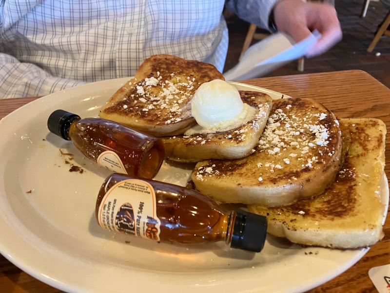 Cracker Barrel Old Country Store - Lebanon, Tennessee