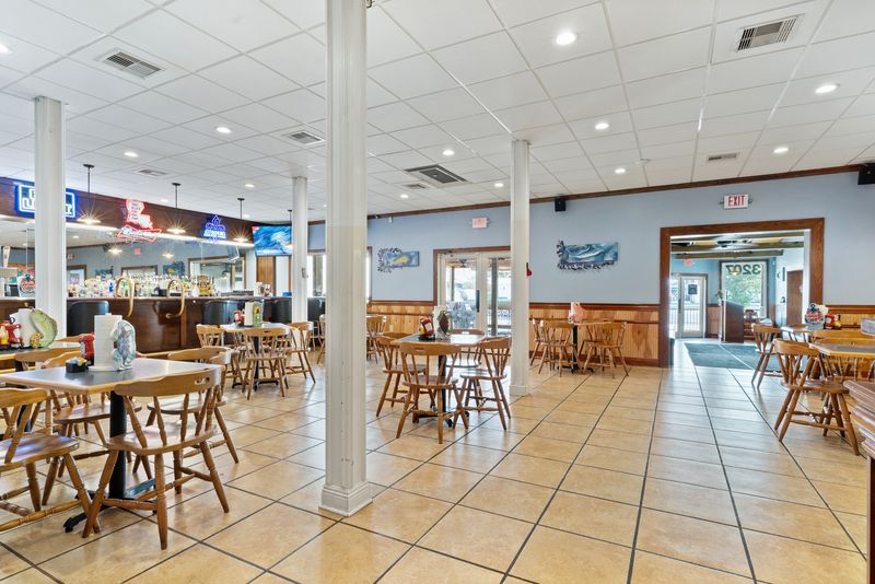 Harbor Seafood & Oyster Bar - Kenner, Louisiana